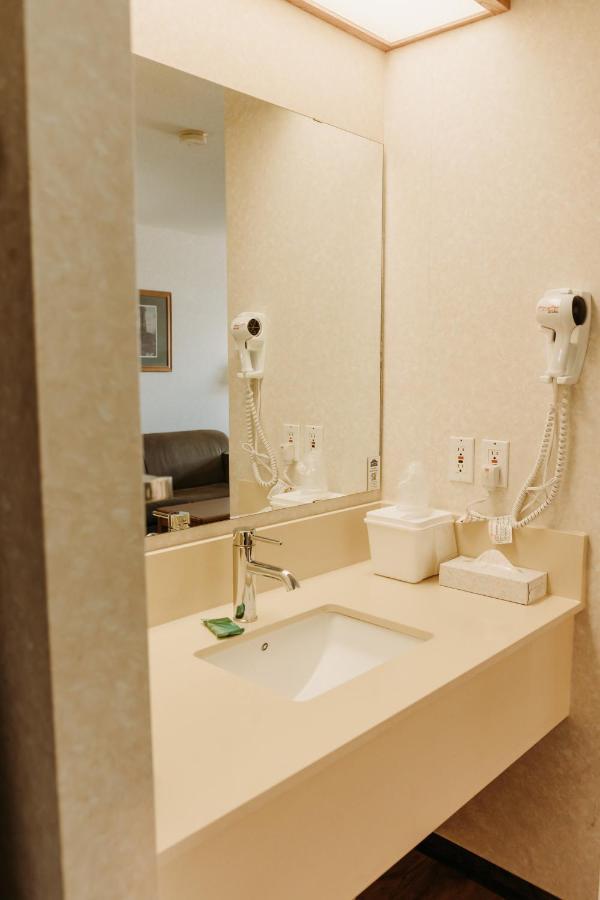 Coast Fort St John Hotel Fort St. John Экстерьер фото
