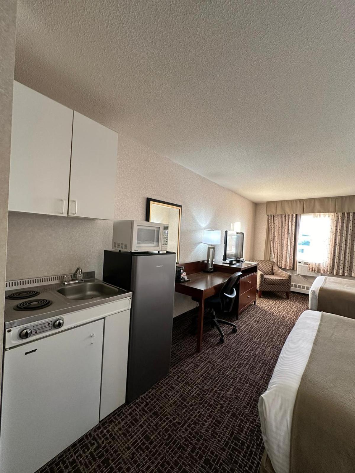 Coast Fort St John Hotel Fort St. John Экстерьер фото